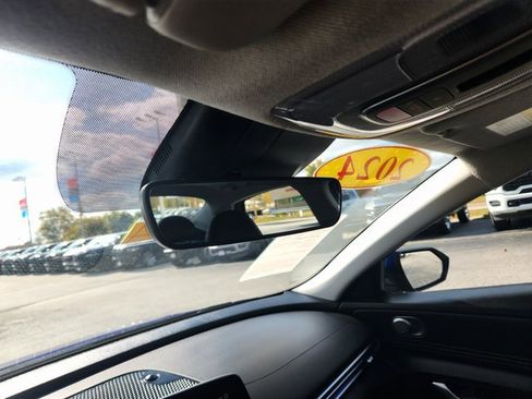 Used 2024 Hyundai Elantra Limited image 13