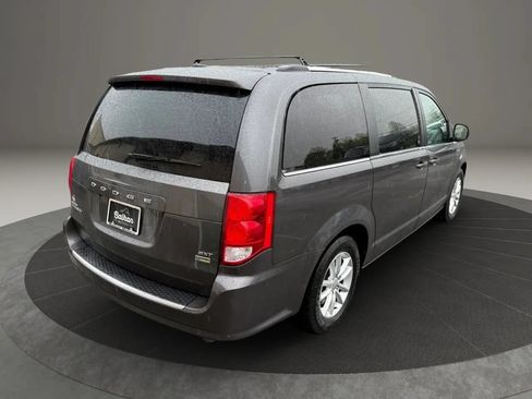Used 2019 Dodge Grand Caravan SXT FWD image 3