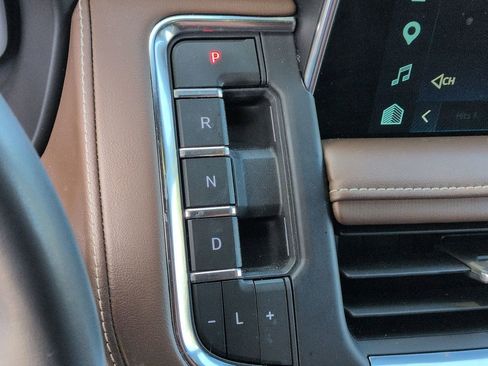 Used 2023 Chevrolet Tahoe High Country AWD/4WD image 15
