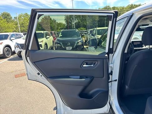Used 2025 Nissan Rogue SV AWD/4WD image 20