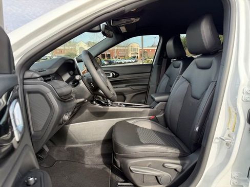 New 2026 Jeep Compass Latitude image 13