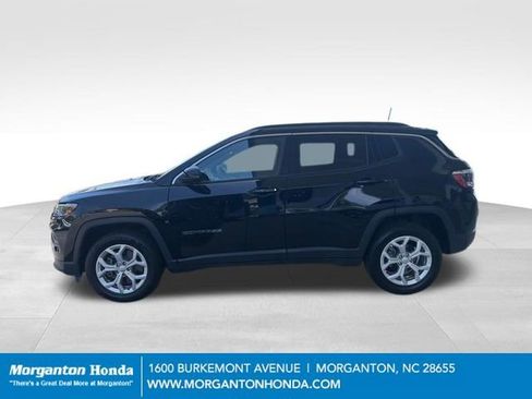 Used 2024 Jeep Compass Latitude AWD/4WD image 5
