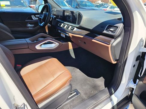 New 2026 Mercedes-Benz GLS 450 4MATIC image 9