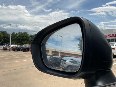 Used 2023 Nissan Rogue S AWD/4WD image 16