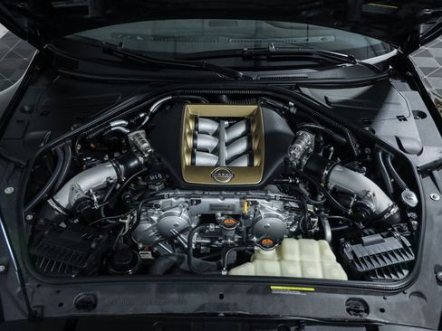 Used 2021 Nissan GT-R Premium image 38