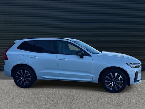 Used 2025 Volvo XC60 B5 Plus image 4