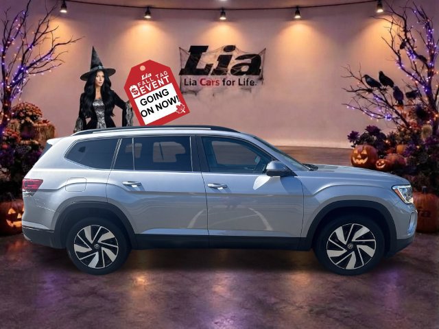 Used 2025 Volkswagen Atlas SE AWD/4WD image 2