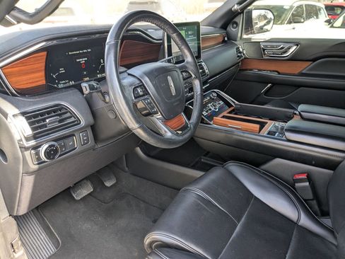 Used 2019 Lincoln Navigator Select w/ Technology Package image 10
