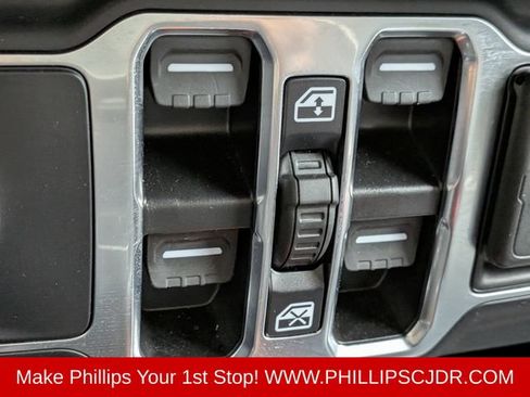 Used 2024 Jeep Wrangler Unlimited AWD/4WD image 23