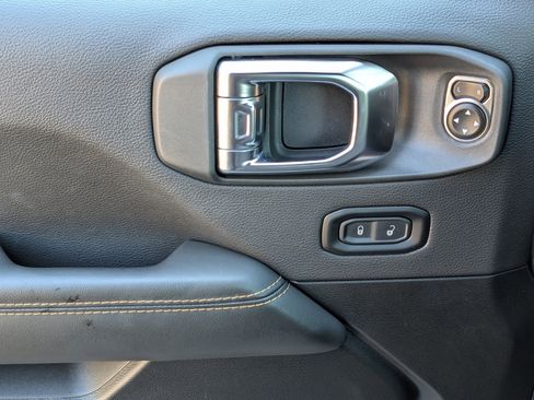 Used 2025 Jeep Wrangler Sahara w/ Safety Group image 15