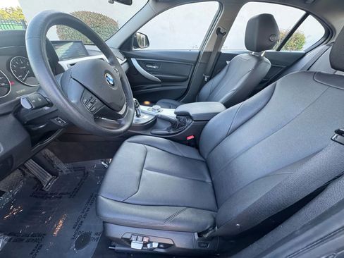 Used 2018 BMW 320i xDrive Sedan w/ Premium Package image 11