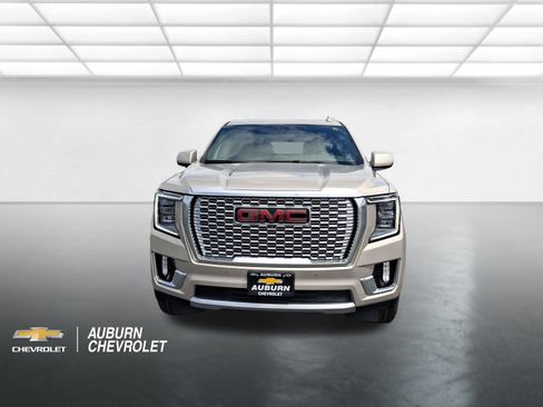 Certified 2021 GMC Yukon Denali w/ Denali Premium Package AWD/4WD image 8