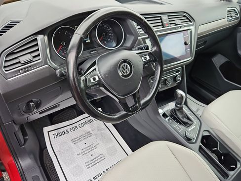 Used 2018 Volkswagen Tiguan SE image 12