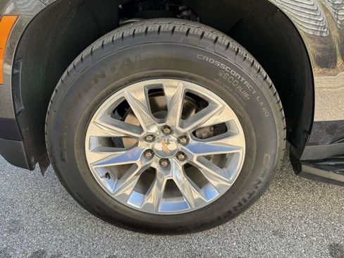 Used 2025 Chevrolet Suburban Premier image 10