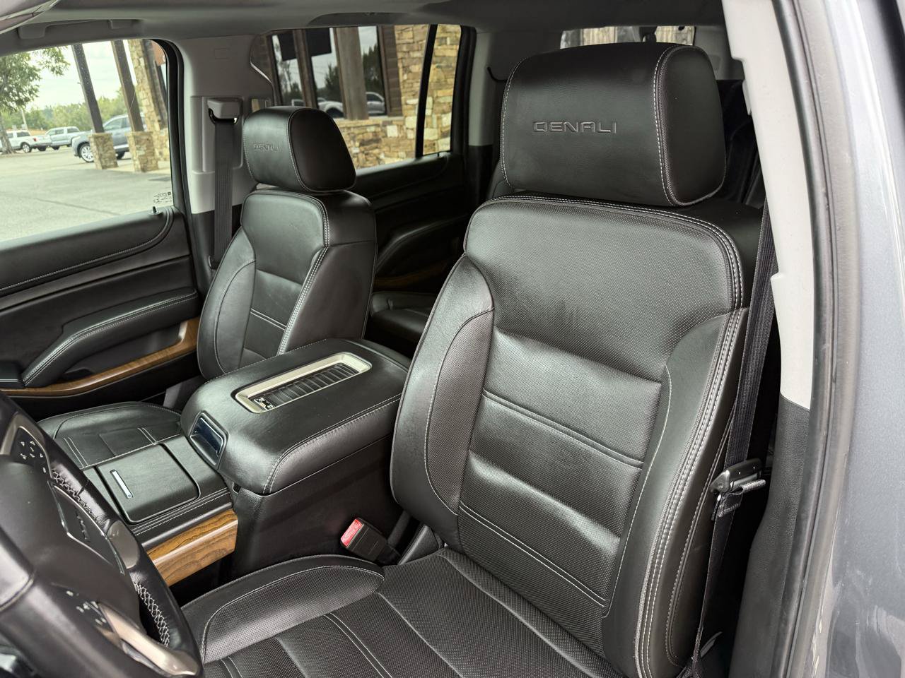 Used 2020 GMC Yukon XL Denali w/ Open Road Package AWD/4WD image 12