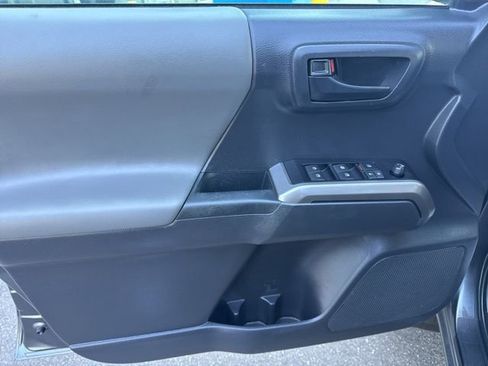 Used 2022 Toyota Tacoma SR5 AWD/4WD image 7