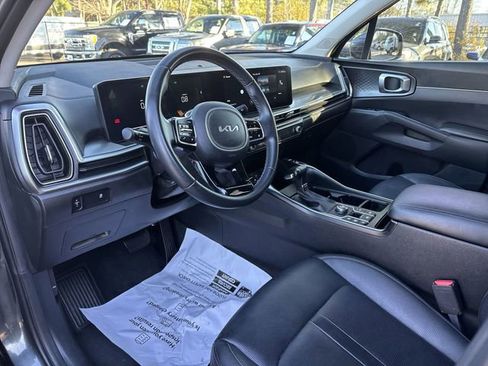 Used 2024 Kia Sorento S image 18