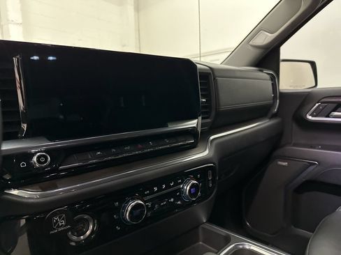 Used 2023 GMC Sierra 1500 SLT AWD/4WD image 28