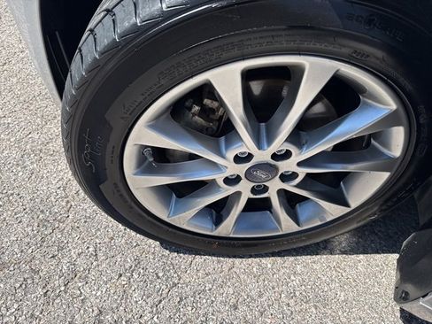 Used 2017 Ford Fusion SE w/ Fusion SE Technology Package image 6