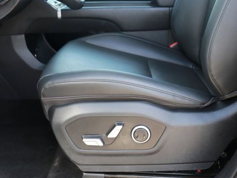 Used 2025 Hyundai Santa Fe SEL FWD image 9