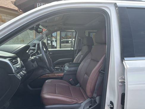 Used 2020 Chevrolet Suburban Premier w/ Premier Plus Edition image 3