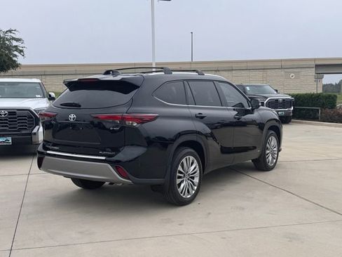 New 2026 Toyota Highlander Platinum AWD/4WD image 5