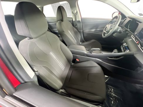 Used 2023 Hyundai Elantra SEL image 25