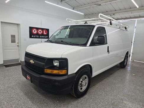 Used 2017 Chevrolet Express 2500 Extended image 3