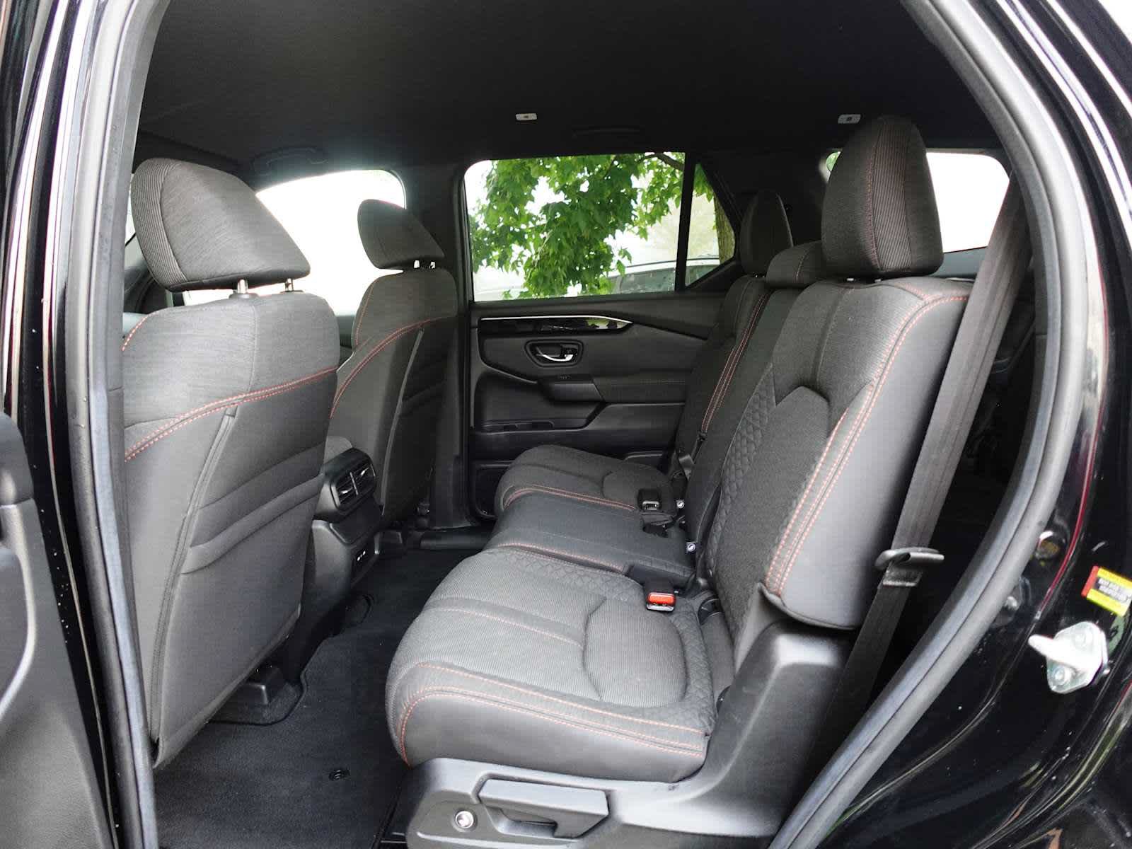Used 2025 Honda Pilot Sport image 25