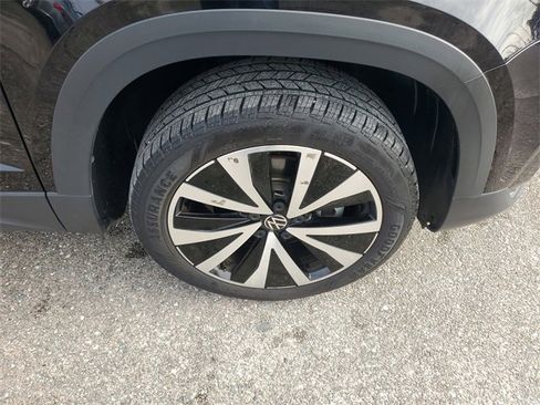 Used 2024 Volkswagen Taos SE image 6