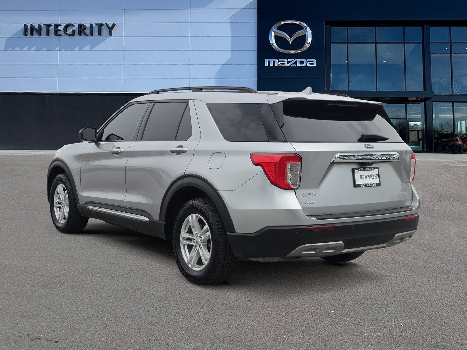 Used 2020 Ford Explorer XLT w/ Equipment Group 202A AWD/4WD image 4