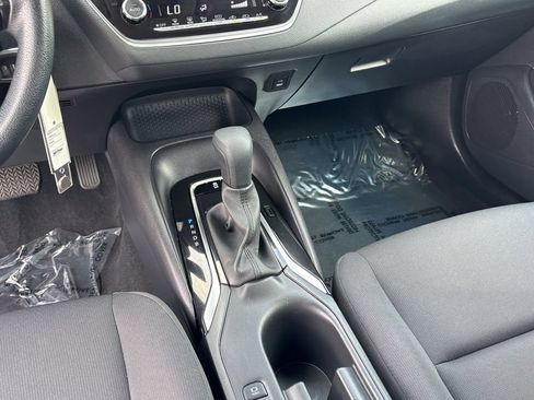 Used 2025 Toyota Corolla LE FWD image 24
