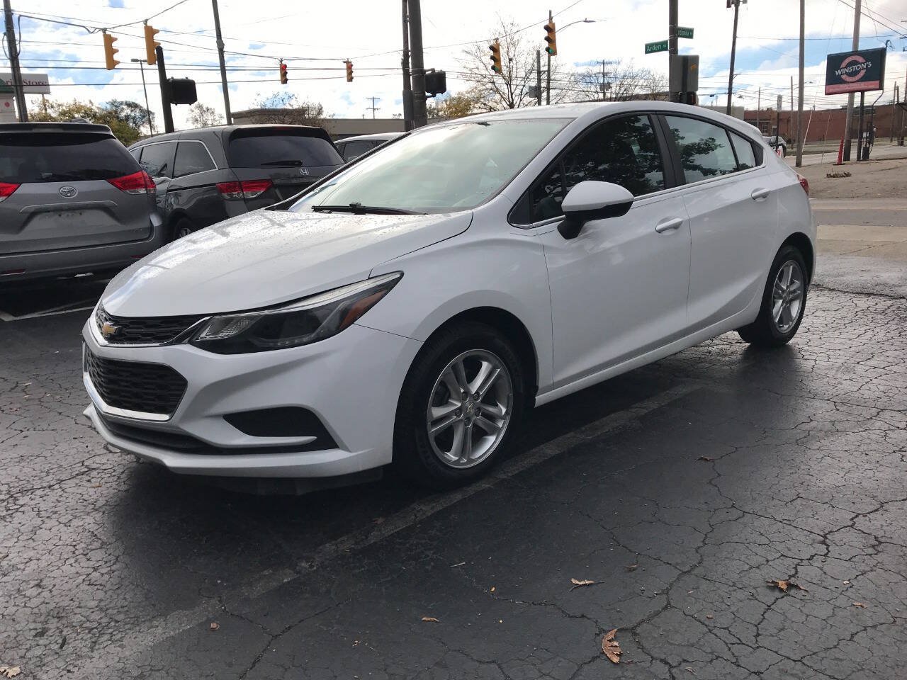 Used 2017 Chevrolet Cruze LT FWD image 4