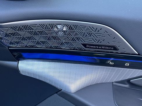 Used 2025 BMW M5 w/ Carbon Package image 19