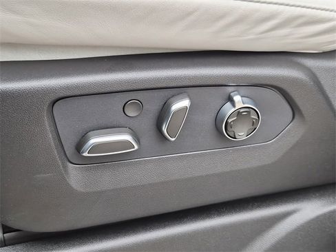 Certified 2026 Cadillac Escalade Platinum Luxury image 19