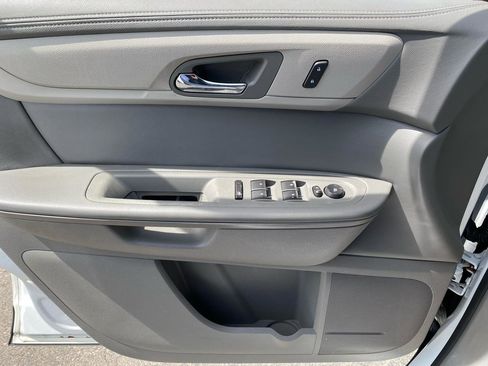 Used 2017 Chevrolet Traverse LT w/ Style and Technology Package FWD image 20