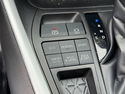 Used 2022 Toyota RAV4 LE AWD/4WD image 30