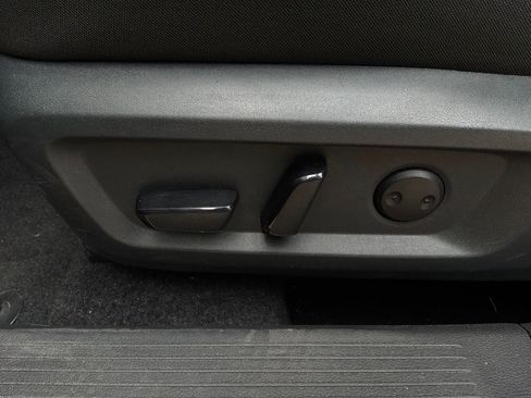 Used 2025 Nissan Rogue SV FWD image 11