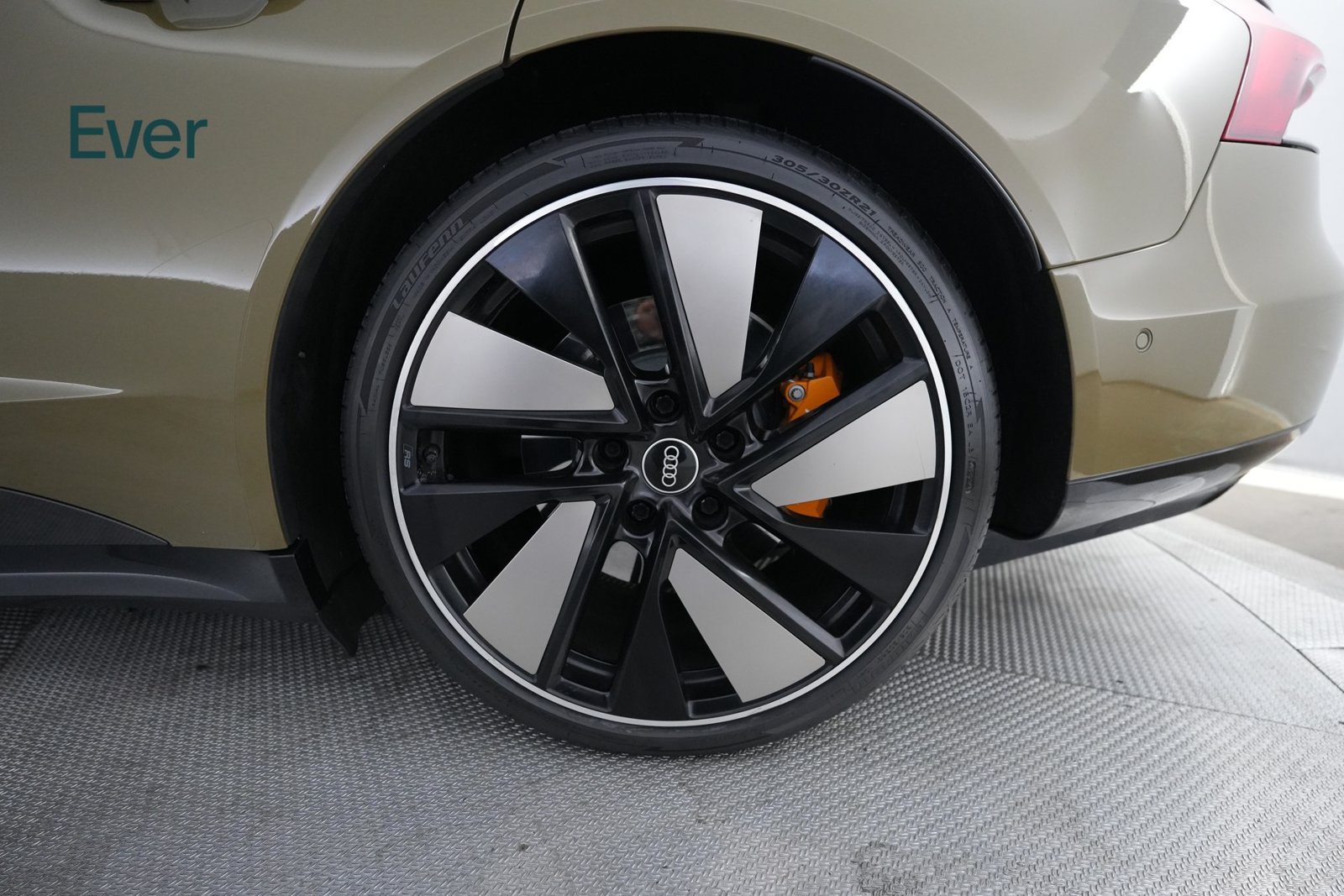 Used 2022 Audi RS e-tron GT w/ Carbon Performance Package AWD/4WD image 9
