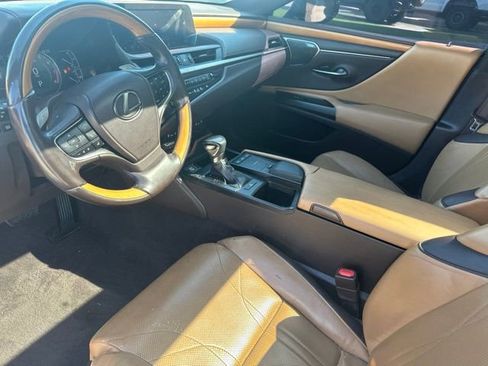 Used 2019 Lexus ES 350 Ultra Luxury w/ Accessory Package FWD image 7