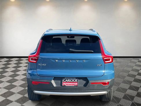Used 2025 Volvo XC40 B5 Core w/ Climate Package image 4