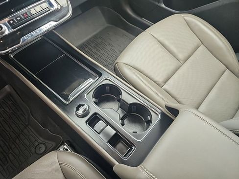 Used 2025 Lincoln Corsair Reserve FWD image 18