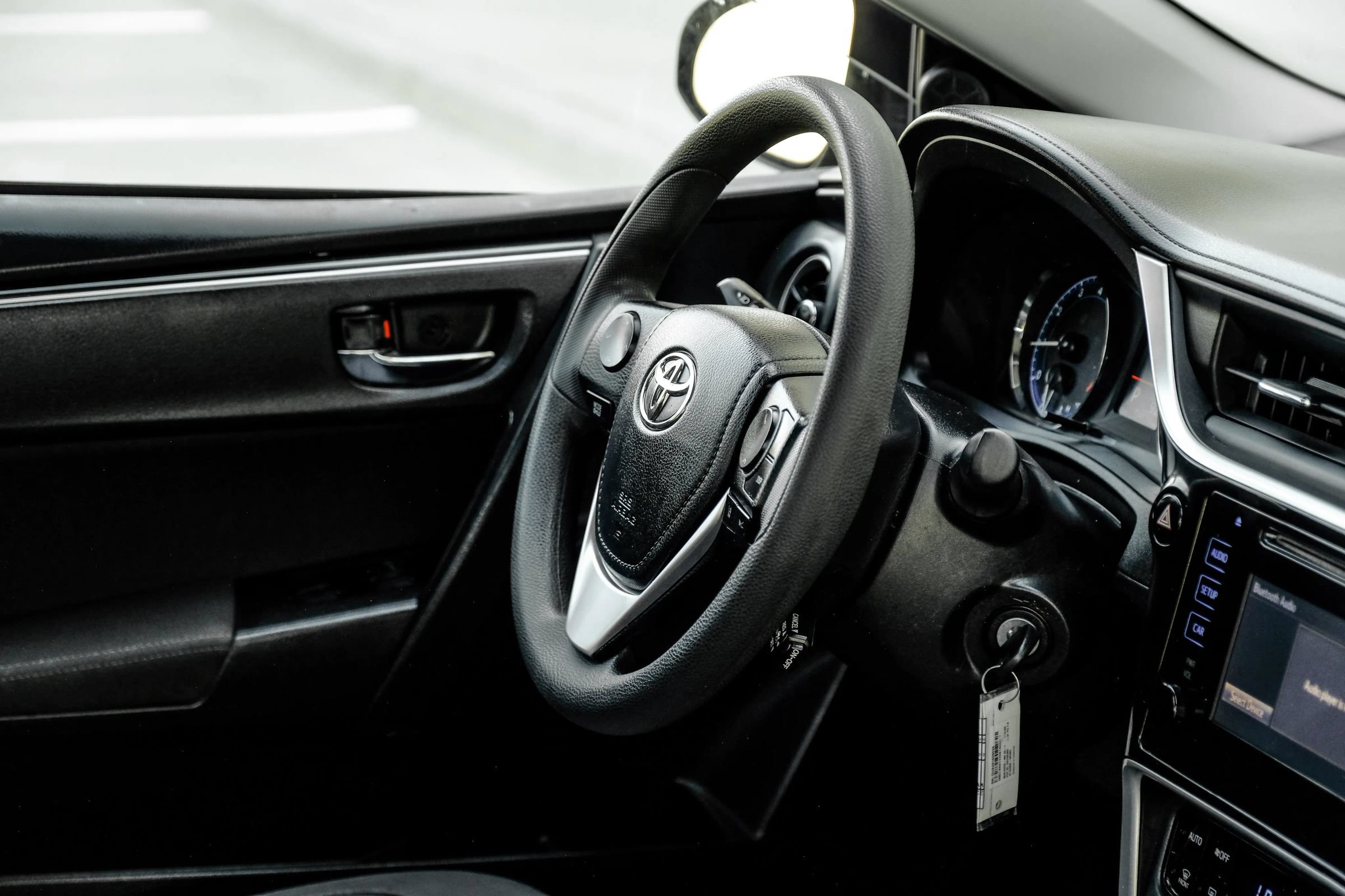 Used 2018 Toyota Corolla LE FWD image 22
