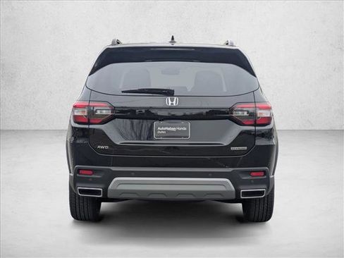 New 2025 Honda Pilot Touring image 8
