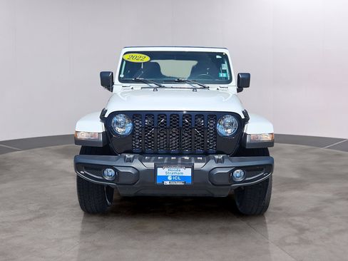 Used 2022 Jeep Gladiator Willys image 2