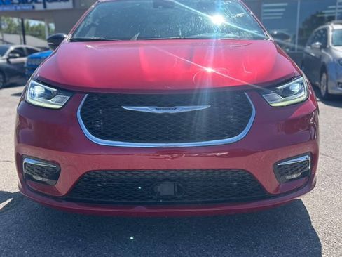 Used 2025 Chrysler Pacifica Select FWD image 2
