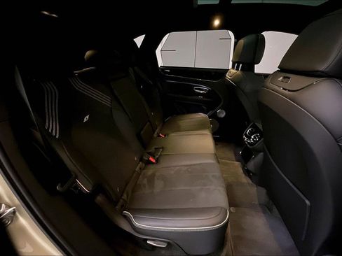 Used 2023 Bentley Bentayga S image 28