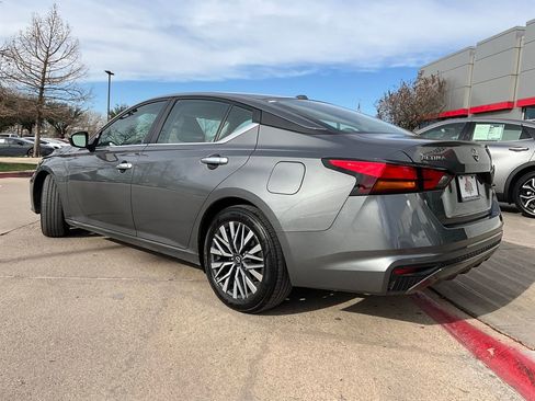 Used 2025 Nissan Altima 2.5 SV image 8