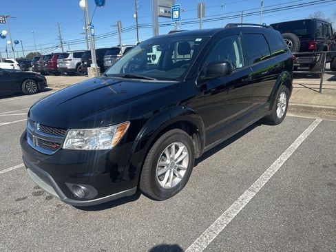 Used 2017 Dodge Journey SXT w/ Comfort/Convenience Group image 2