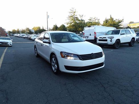 Used 2014 Volkswagen Passat 1.8T SE image 2